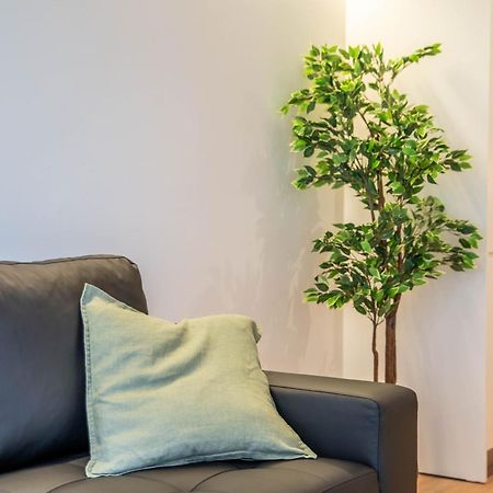 Trindade Bliss: 1Br W/ Free Parking By Lovelystay Porto Ngoại thất bức ảnh