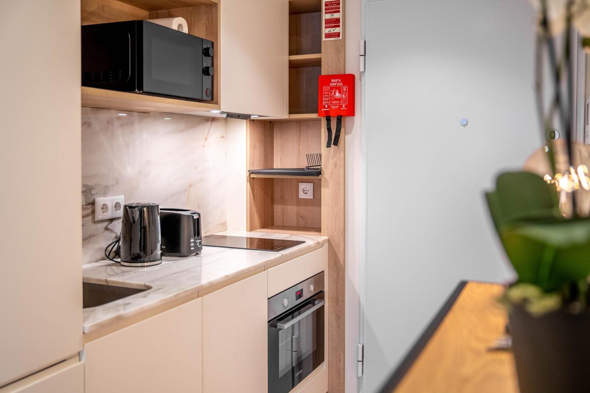 Trindade Bliss: 1Br W/ Free Parking By Lovelystay Porto Ngoại thất bức ảnh