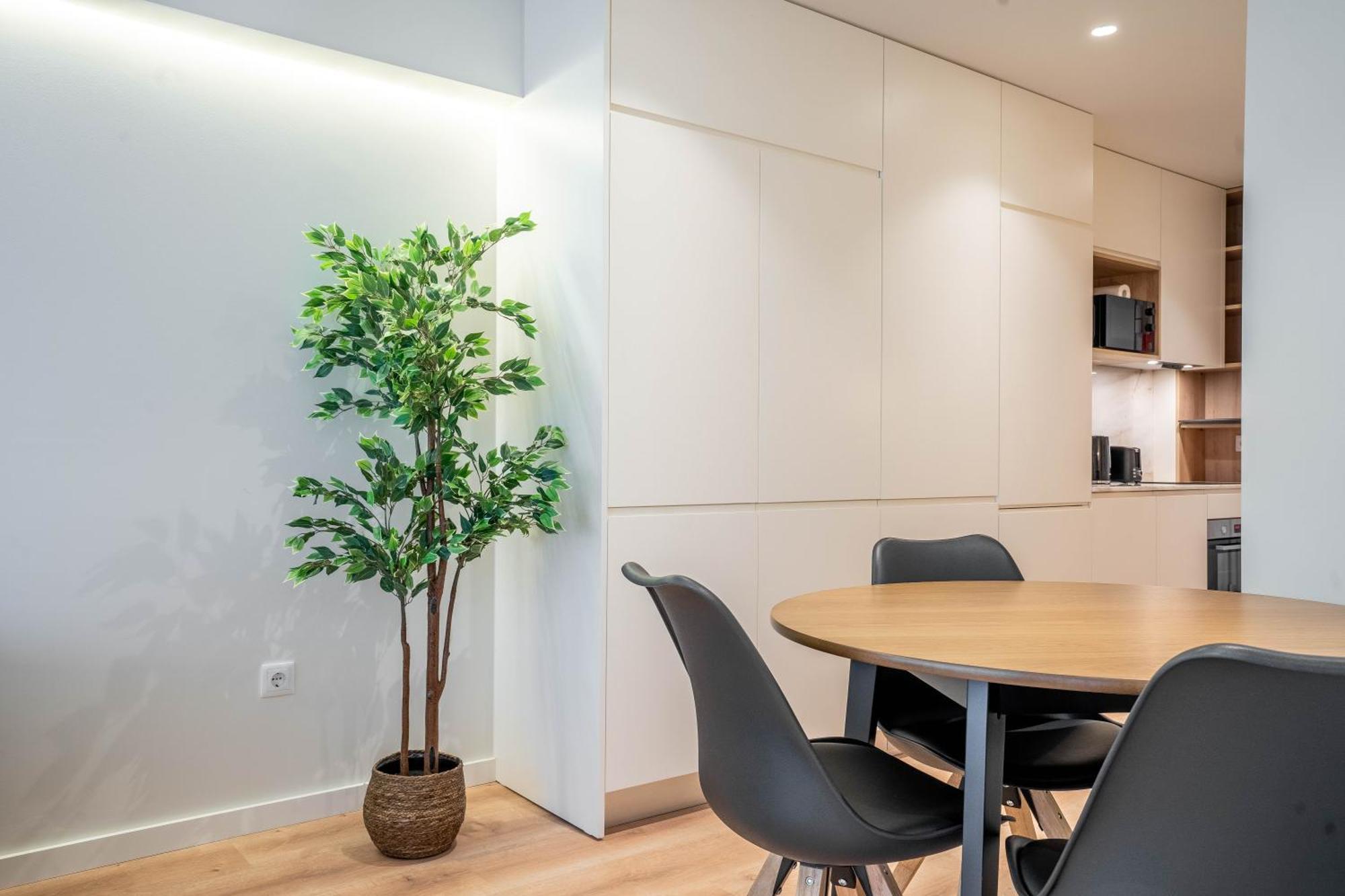 Trindade Bliss: 1Br W/ Free Parking By Lovelystay Porto Ngoại thất bức ảnh