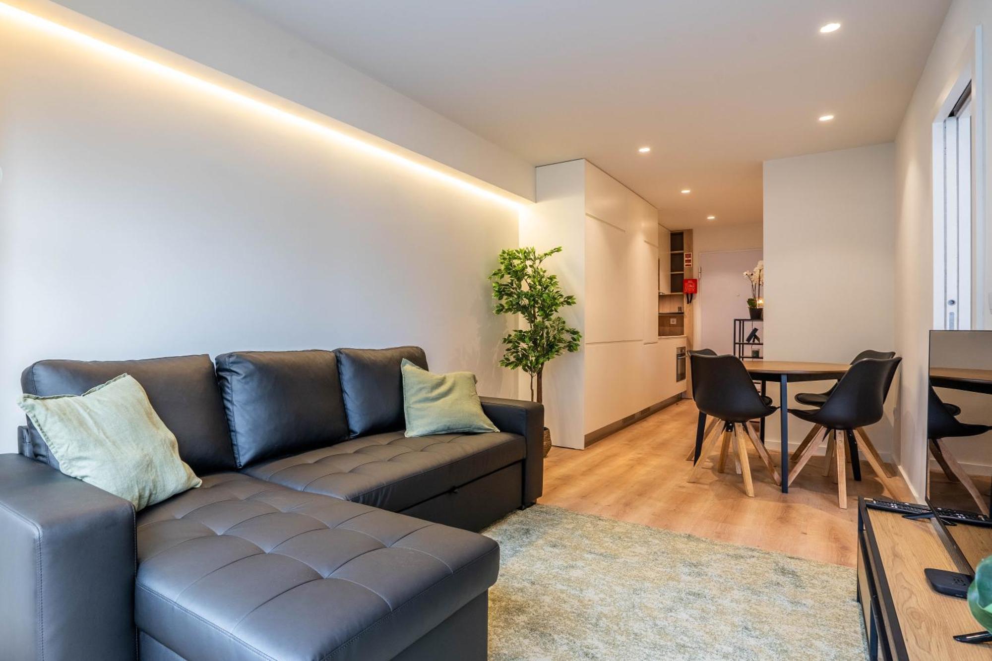 Trindade Bliss: 1Br W/ Free Parking By Lovelystay Porto Ngoại thất bức ảnh
