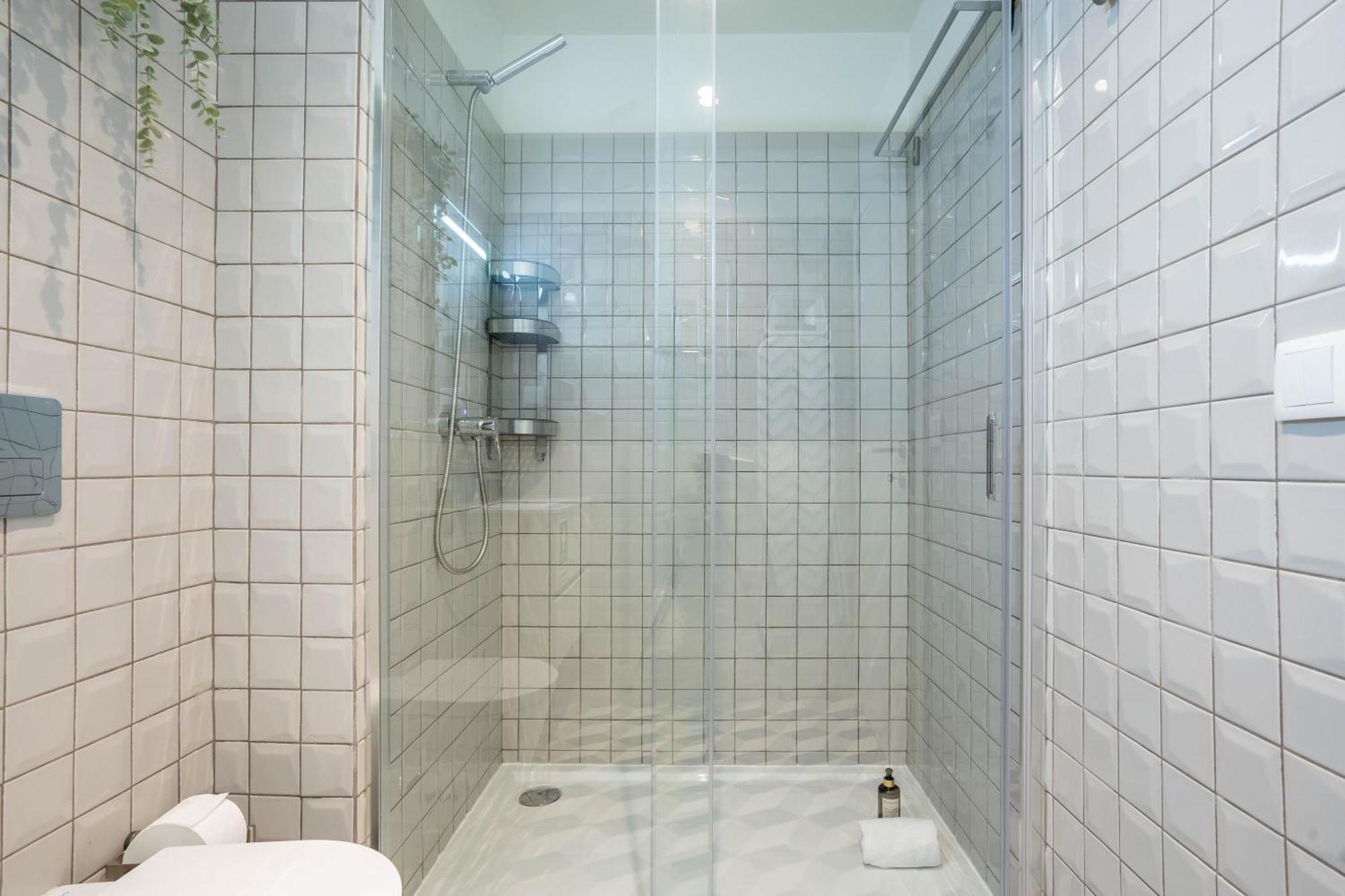 Trindade Bliss: 1Br W/ Free Parking By Lovelystay Porto Ngoại thất bức ảnh