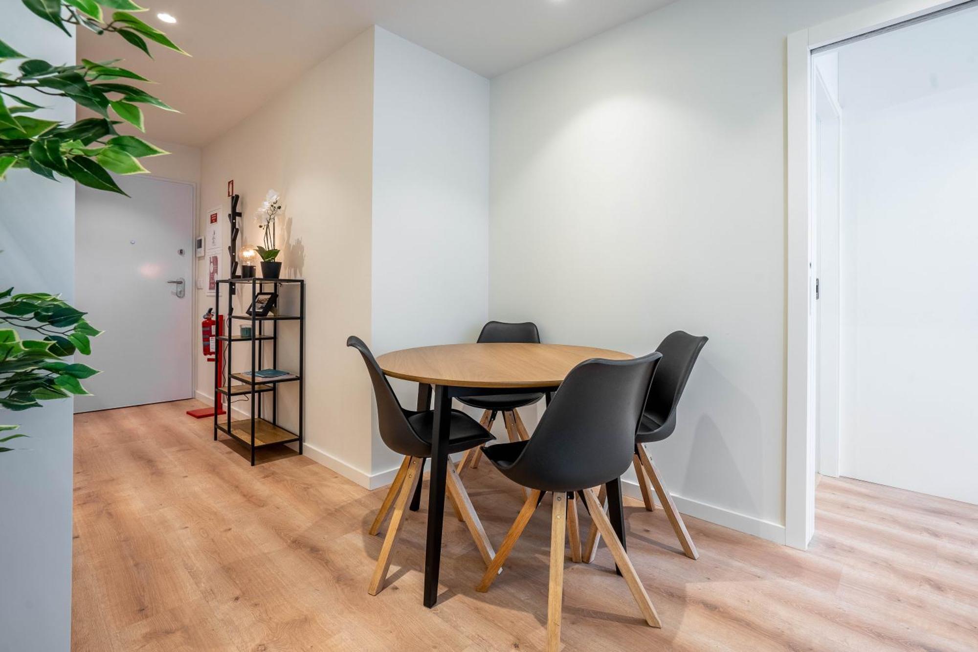 Trindade Bliss: 1Br W/ Free Parking By Lovelystay Porto Ngoại thất bức ảnh