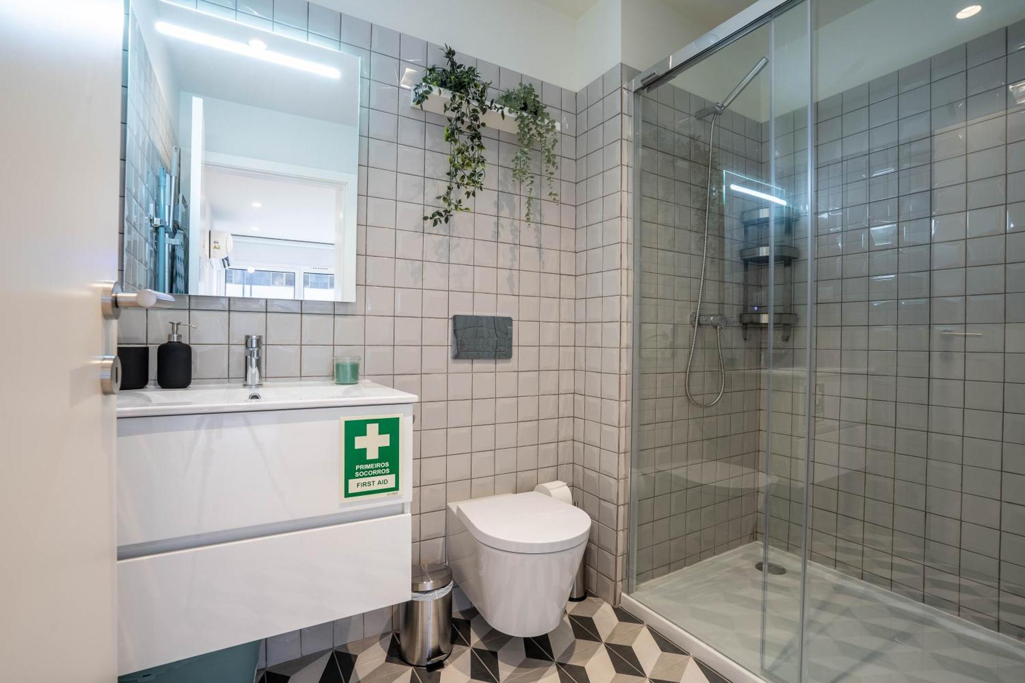 Trindade Bliss: 1Br W/ Free Parking By Lovelystay Porto Ngoại thất bức ảnh