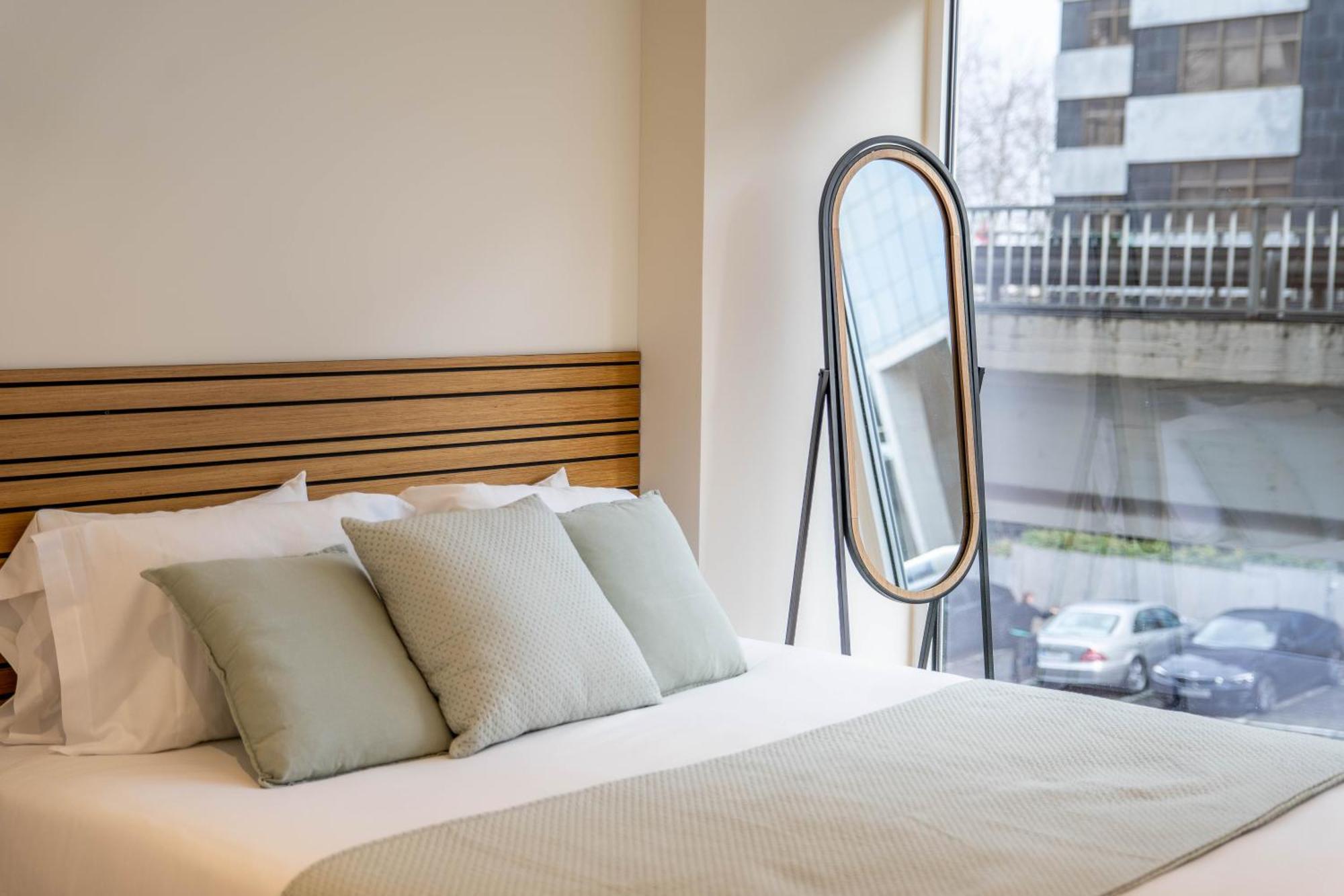 Trindade Bliss: 1Br W/ Free Parking By Lovelystay Porto Ngoại thất bức ảnh