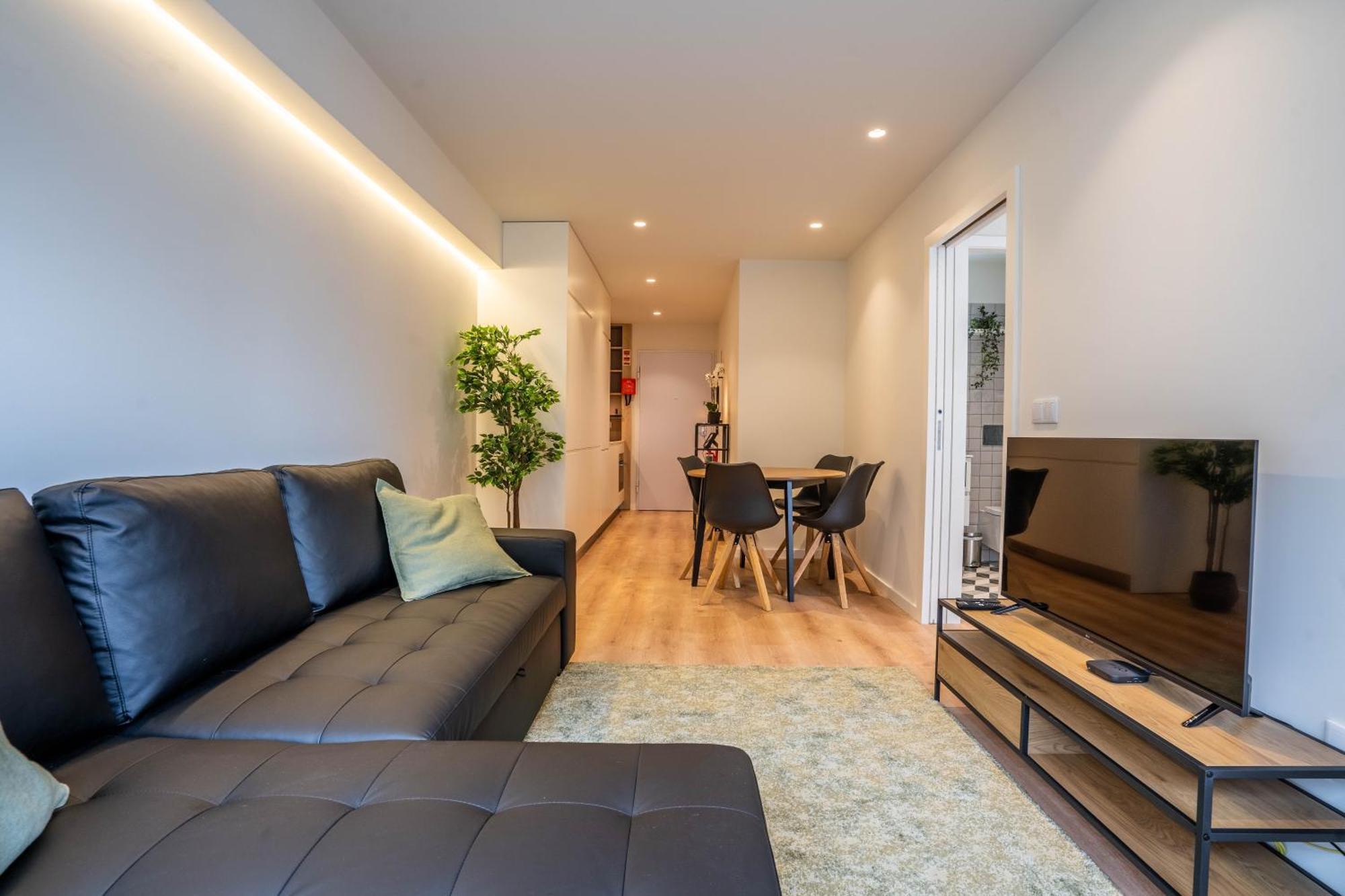 Trindade Bliss: 1Br W/ Free Parking By Lovelystay Porto Ngoại thất bức ảnh