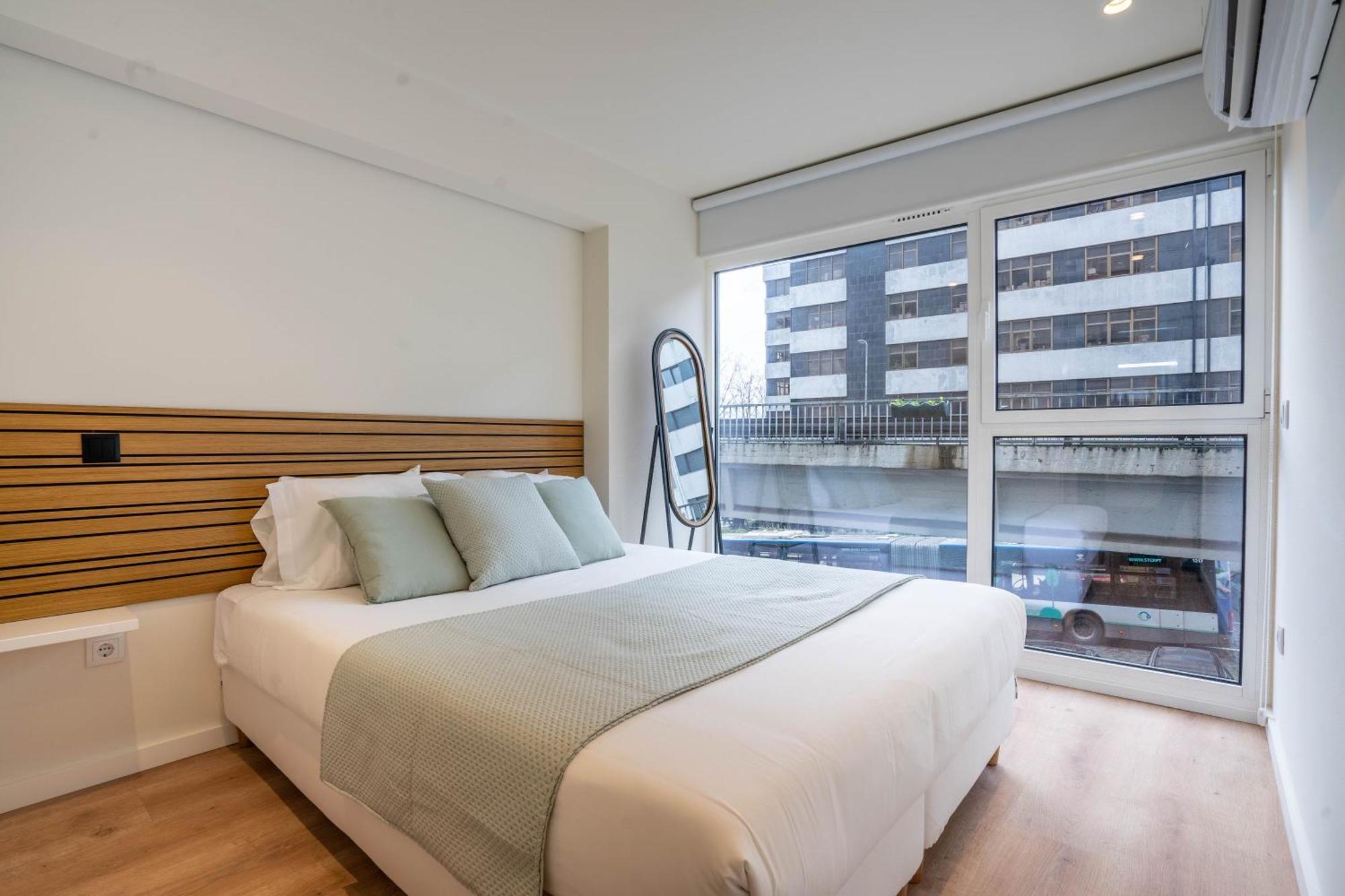 Trindade Bliss: 1Br W/ Free Parking By Lovelystay Porto Ngoại thất bức ảnh