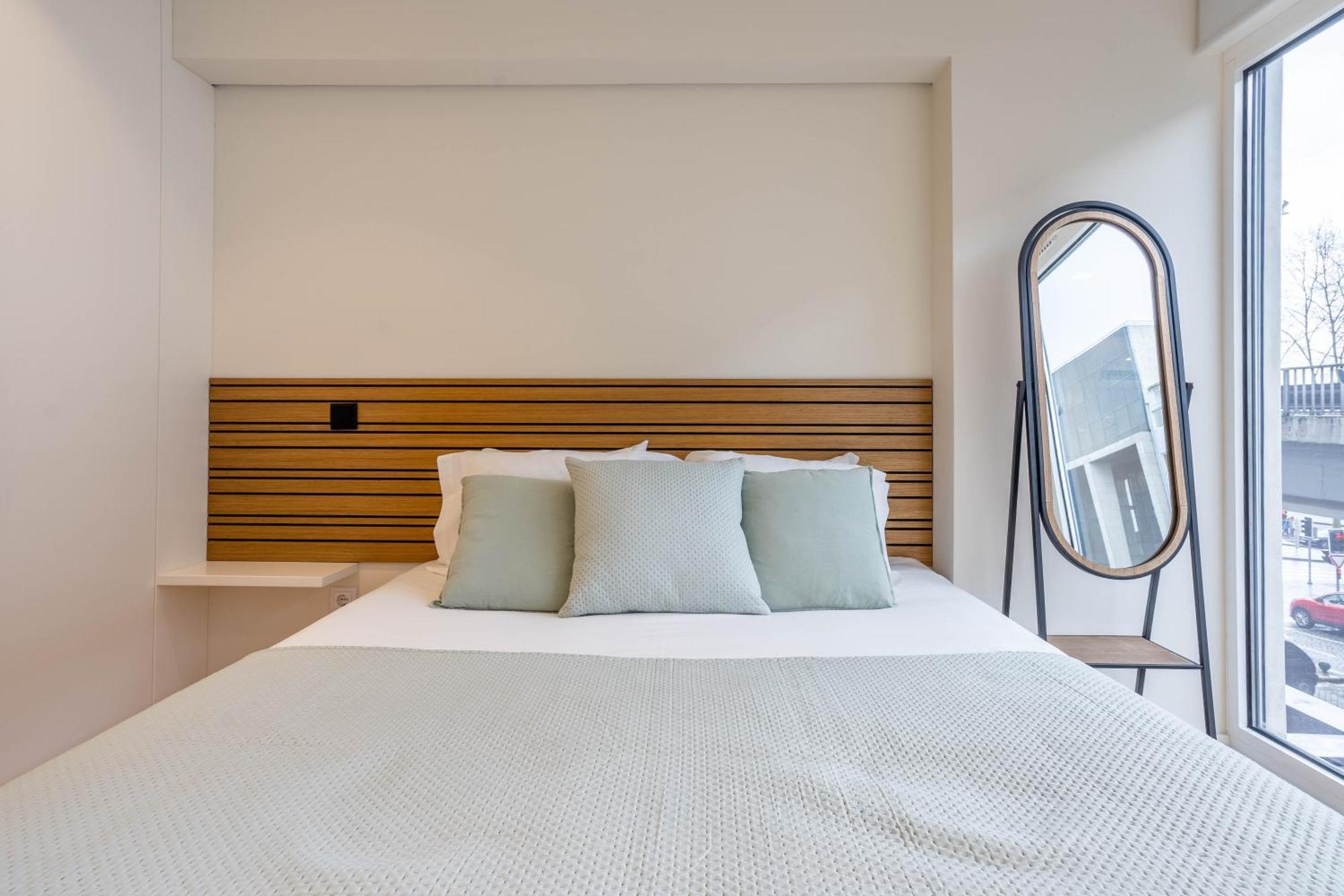 Trindade Bliss: 1Br W/ Free Parking By Lovelystay Porto Ngoại thất bức ảnh