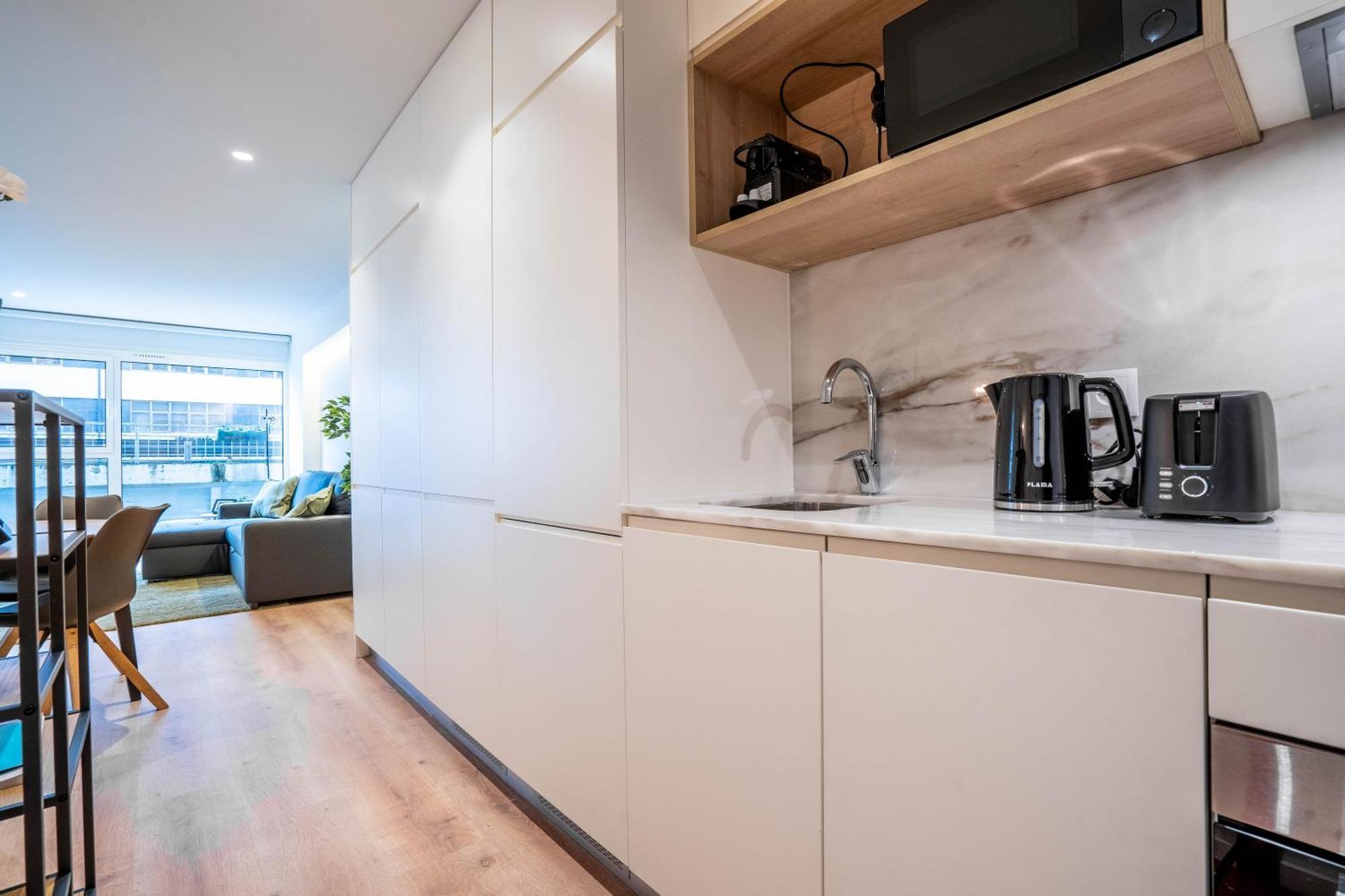Trindade Bliss: 1Br W/ Free Parking By Lovelystay Porto Ngoại thất bức ảnh